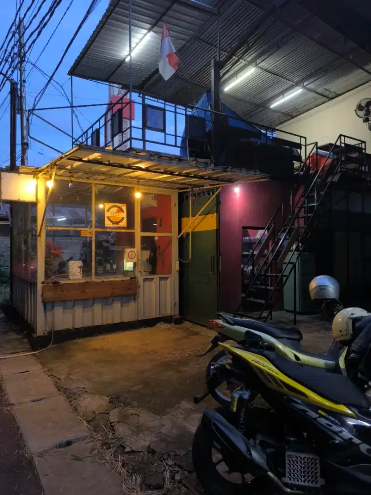 pelayan warung coffee roti