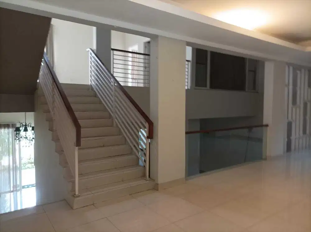 Turun Harga rumah mewah siap huni dalam cluster Kebayoran sektor 7