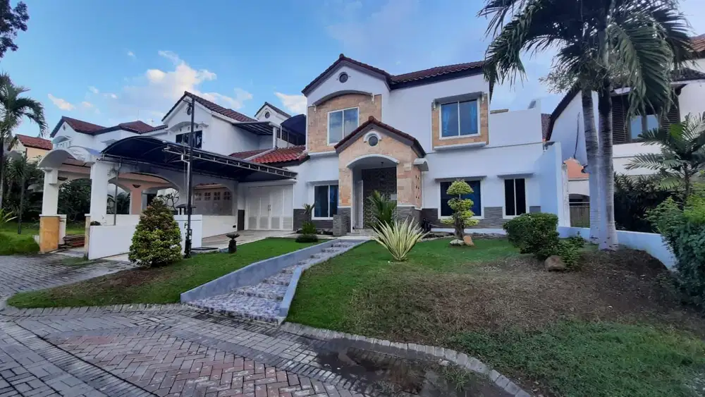 Disewakan rumah crystal golf Citraland utama Surabaya barat