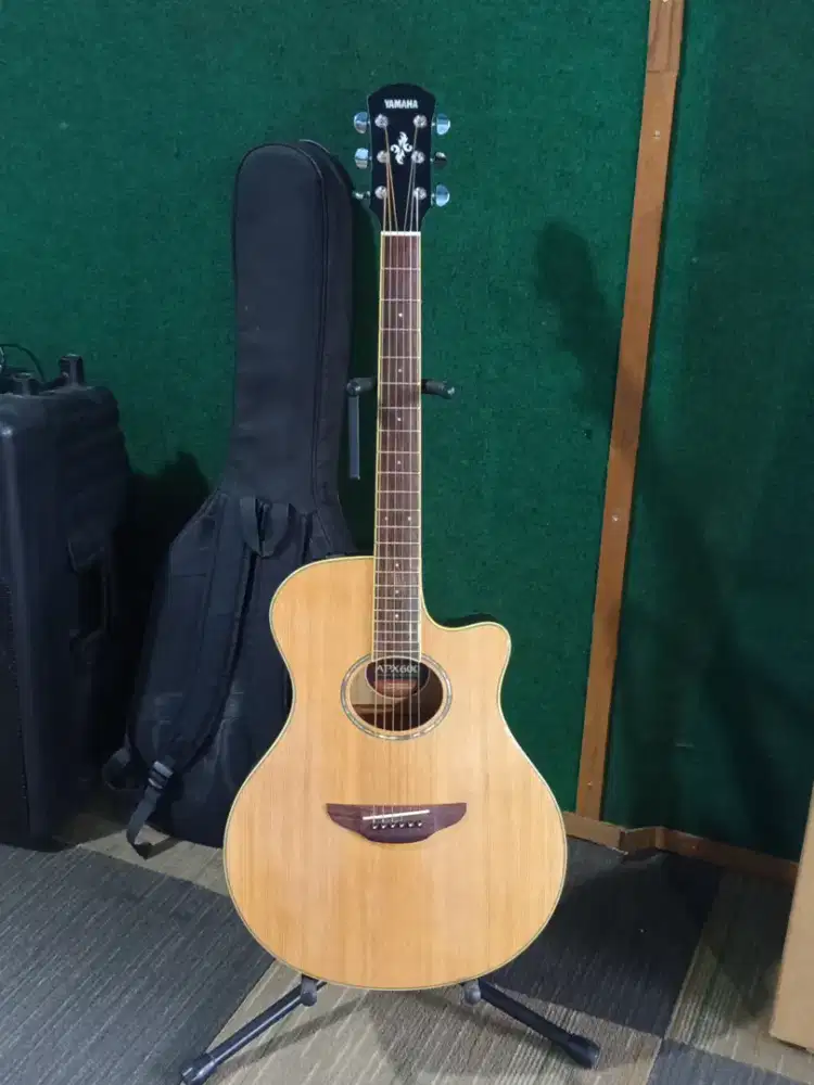 Akustik elektrik yamaha APX600