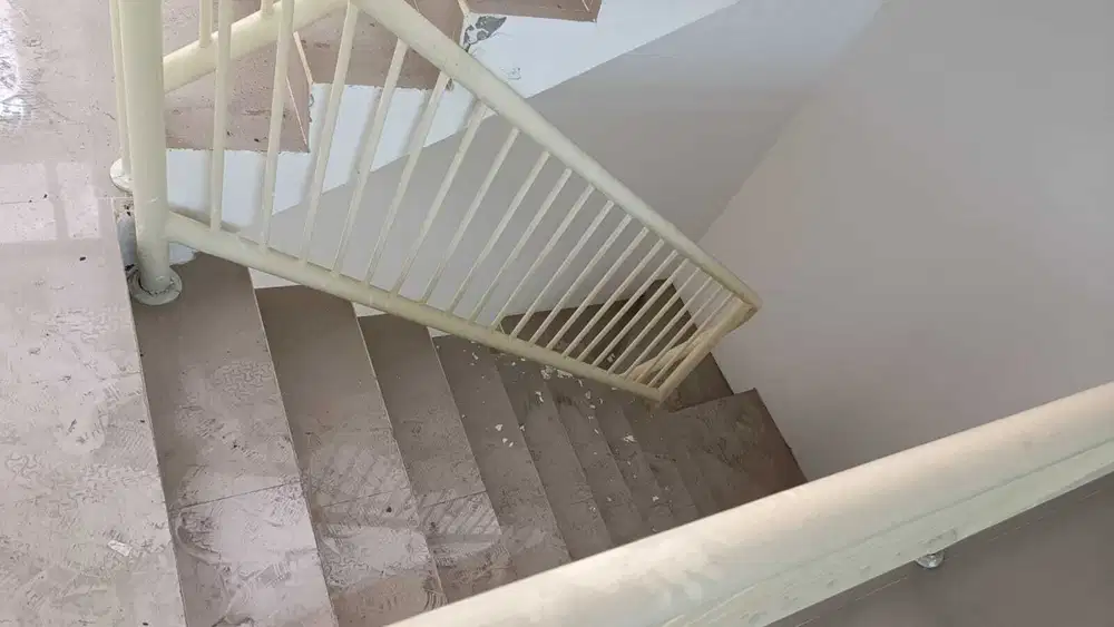 Jual Ruko Strategis 3 setengah lantai Rungkut