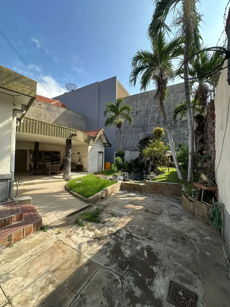 Rumah Walikota Mustajab dgn taman luas dekat GrandCity Mall luas 689m2