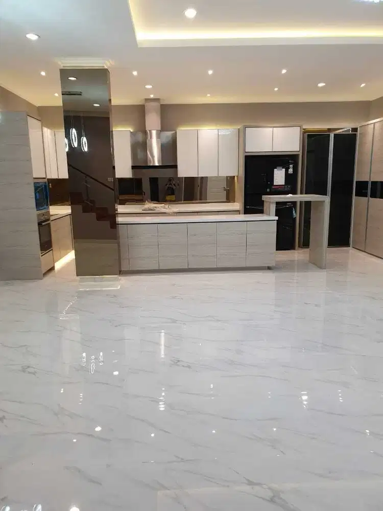 RUMAH 10 X 17 MENAGGIO GADING SERPONG SEMI FURNISH CAKEP