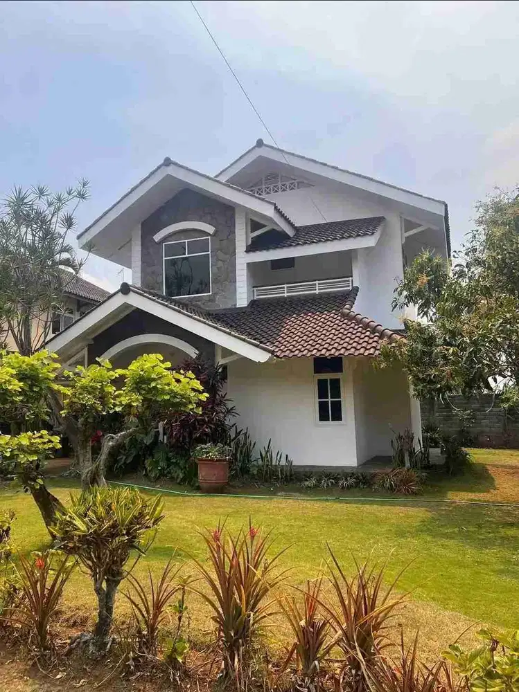 villa besar luas 554 di kusuma agro dekat hotel aston dan wisata museum angkut serta jatim park