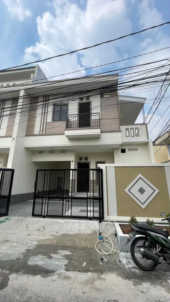 Rumah Brand New Hook 2.5 Lantai Bebas Banjir di Duri Kepa