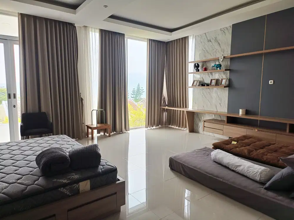 MURAH !! RumaH 3 Lantai Cluster Sentul City Semi Furnish Siap Huni Bisa KPR