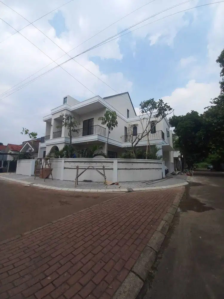 Rumah Hoek Semi Furnished Kencana Loka BSD Tangerang Selatan Banten