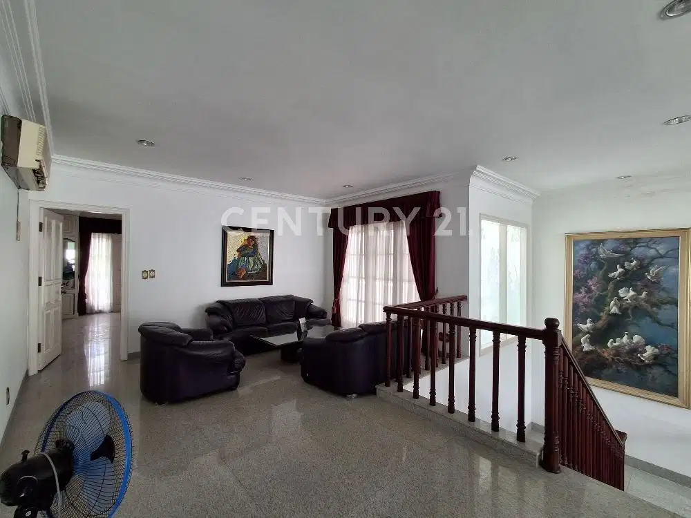 Rumah Besar, Terawat, Fully Furnished Di Menteng