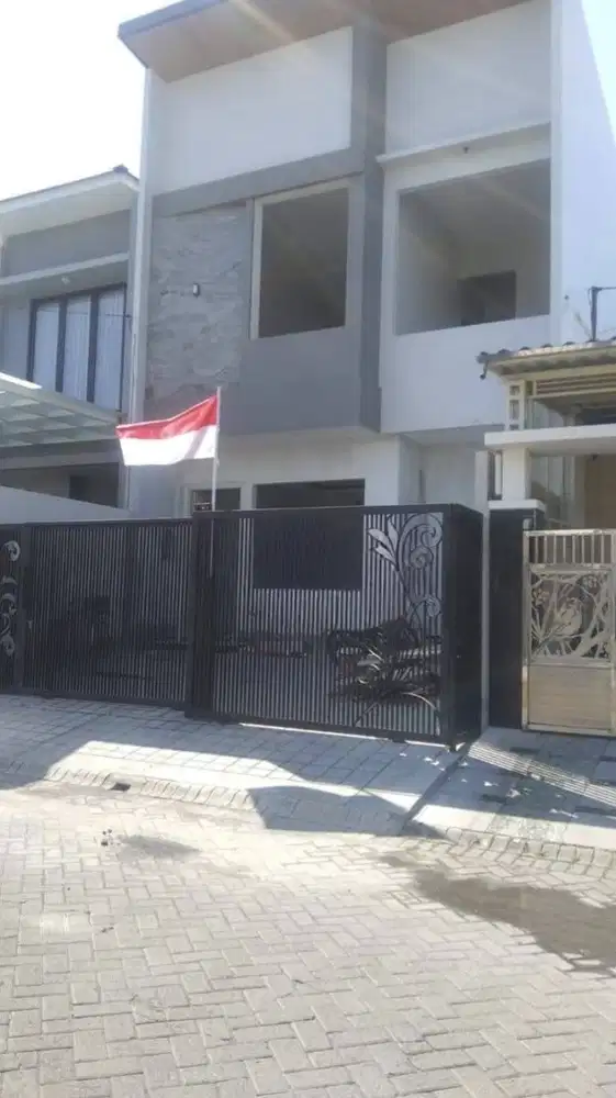 RUMAH ARAYA NEW MINIMALIS DI BOULEVARD, JALAN KEMBAR UTAMA