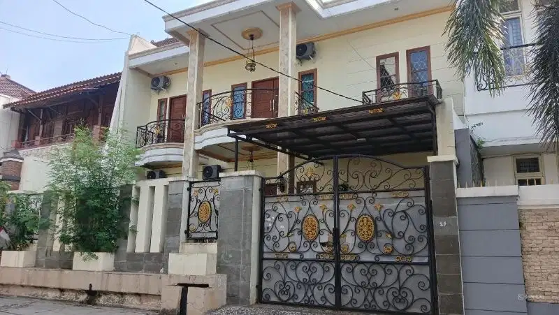 Dijual Rumah cantik 2 lantai dekat ke tol cawang, bebas banjir