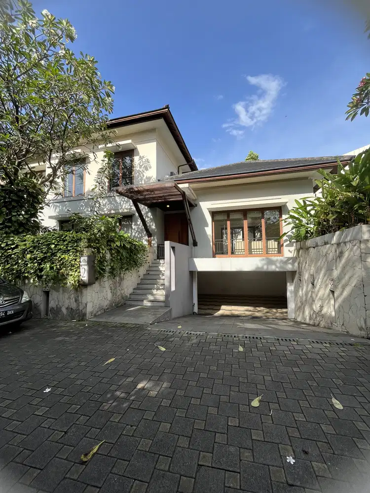 Rumah mewah, Pool  dalam Cluster di Kemang Jaksel