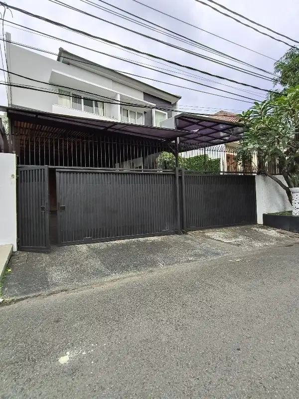 Rumah siap pakai Pondok Indah row lebar Jaksel