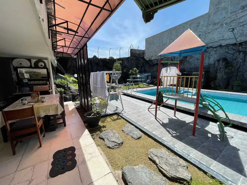Rumah Kupang indah ada pool dimensi 15x46 meter ada 5 kamar