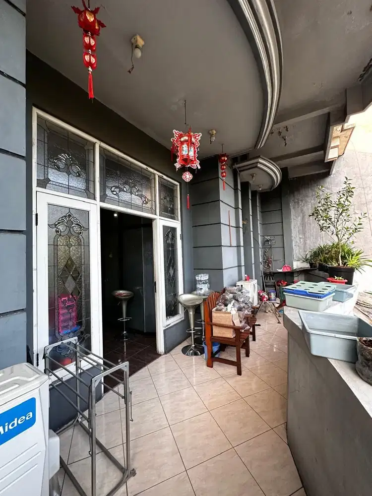 Rumah dan Toko di raya Dharmahusada area komersil 2 lantai 10x17 meter