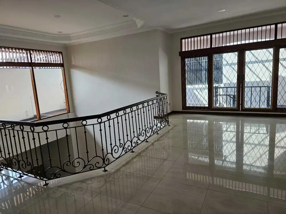 DISEWAKAN RUMAH JL.GEDUNG HIJAU PONDOK INDAH KEBAYORAN LAMA JAKARTA SE