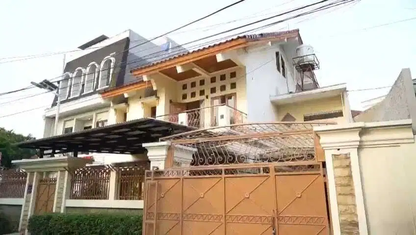 FOR SALE RUMAH SIAP HUNI DI RADIO DALAM KEBAYORAN BARU JAKARTA SELATAN