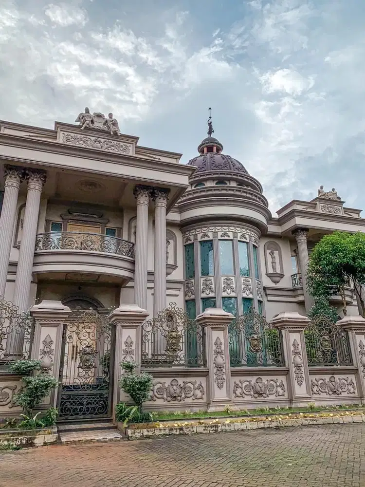 DIJUAL RUMAH KLASIK MEWAH CLUSTER RIVIERA PALEM SEMI- KELAPA DUA