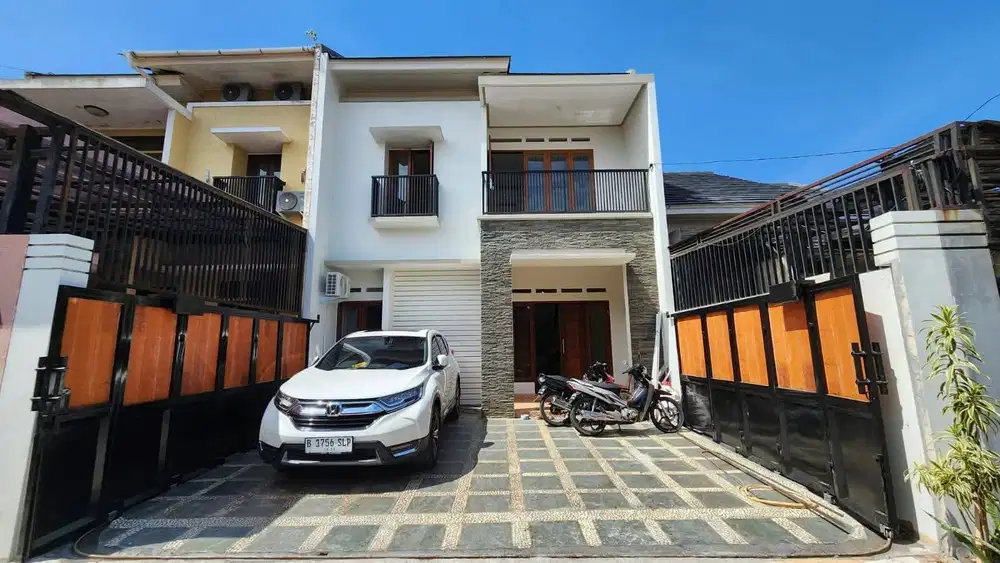 DIJUAL RUMAH 2 LANTAI LOKASI SANGAT STRATEGIS DI JAGAKARSA JAKSEL