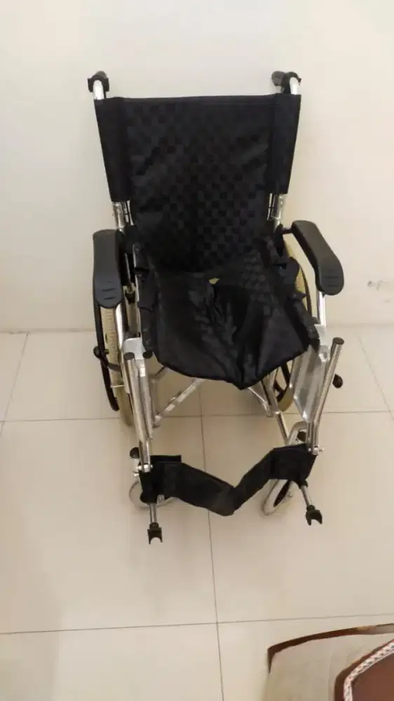 Dijual kursi roda bekas merek GEA