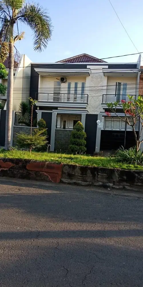 RUMAH 2 LANTAI DHARMAHUSADA MAS, ROW JALAN KEMBAR