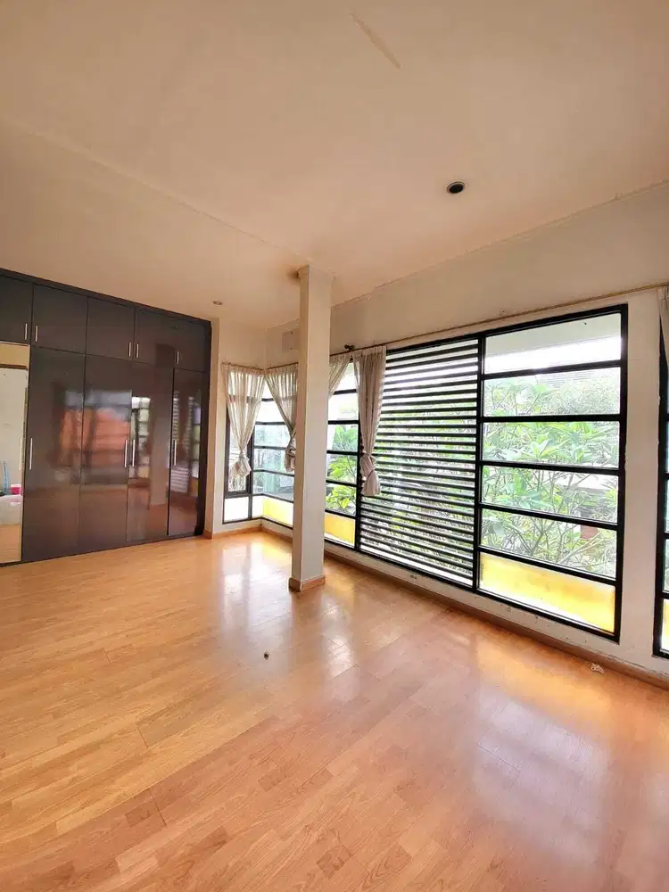 Rumah Dijual Cepat Modern 2 Lantai di Emerald Bintaro SC-15888