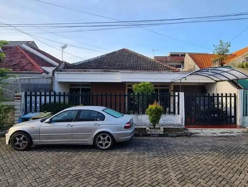 Rumah di Klampis Anom Pln:   4.400 watt