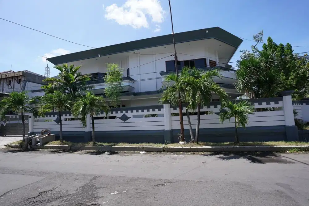 Rumah Dharmahusada Indah Siap Huni Terawat Furnish STRATEGIS BAGUS