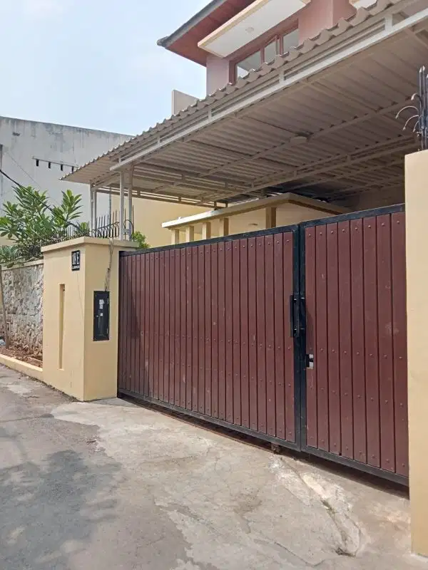 For Sale Rumah 2,5 lantai siap huni & terawat, Kemang Jaksel