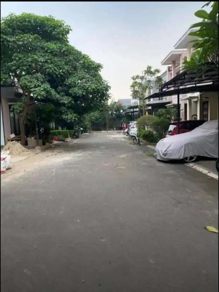 Rumah 2 lt dalam cluster rapi, siap huni di jaksel