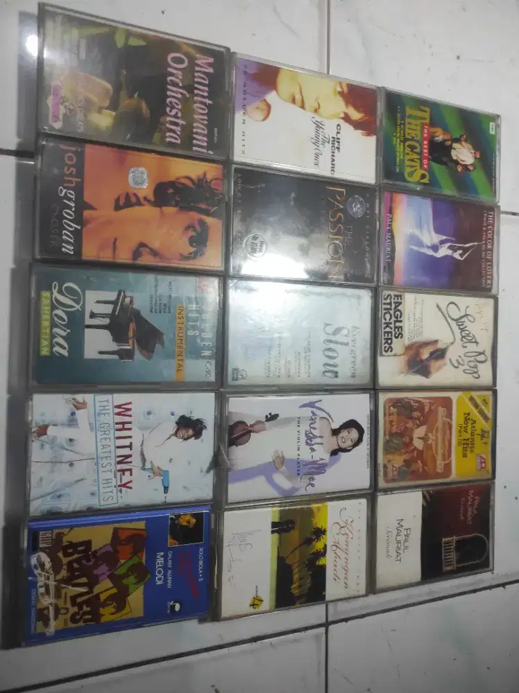 Kaset lagu barat dan rohani Kristus masih mulus dan bening