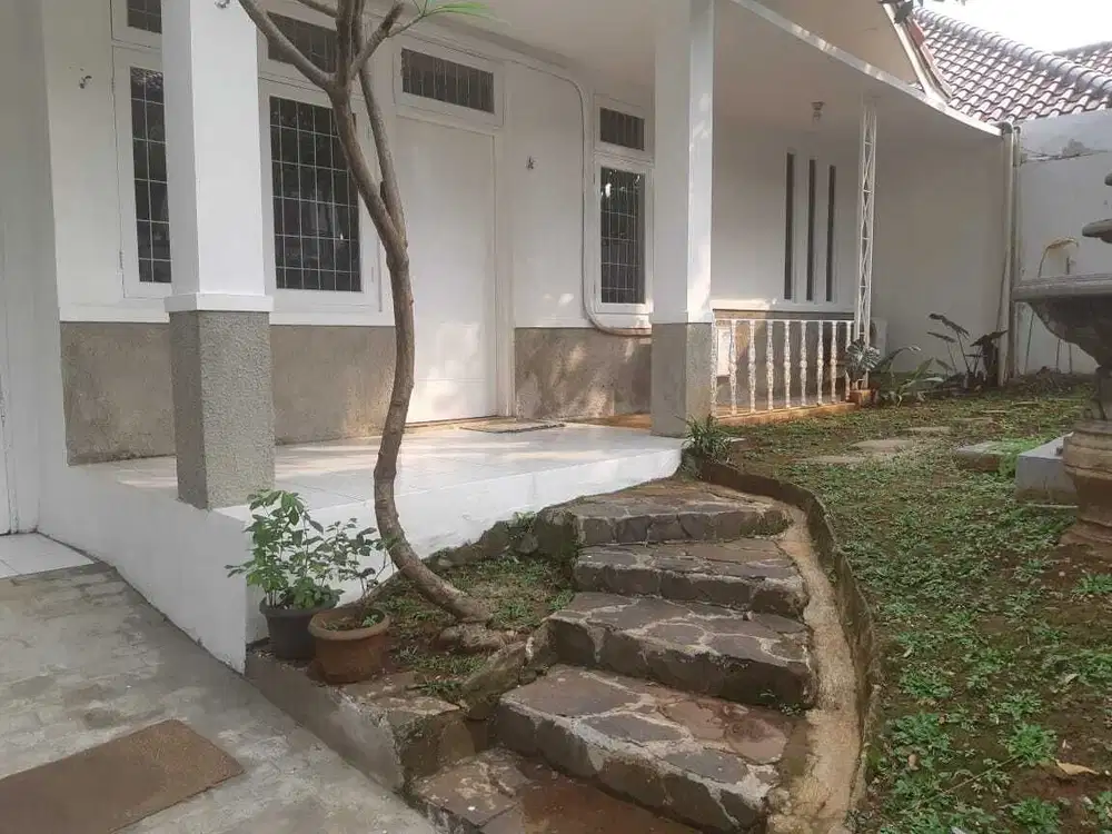 DI JUAL RUMAH LOKASI STRATEGIS  JL DEMPO  KEBAYORAN BARU JAKARTA SELAT