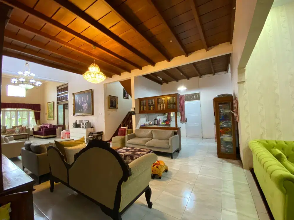 RUMAH LUAS DAN LOKASI CAKEP DI CIGANJUR JAKARTA SELATAN