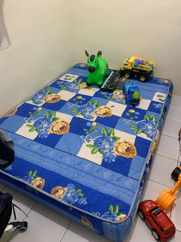 Dijual Kasur Busa Kondisi Bagus Bonus Sepeda Anak