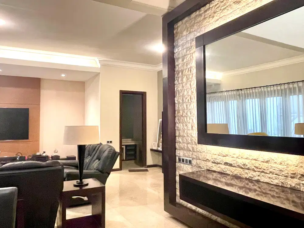 Jual Rumah Graha Family Jalan Utama