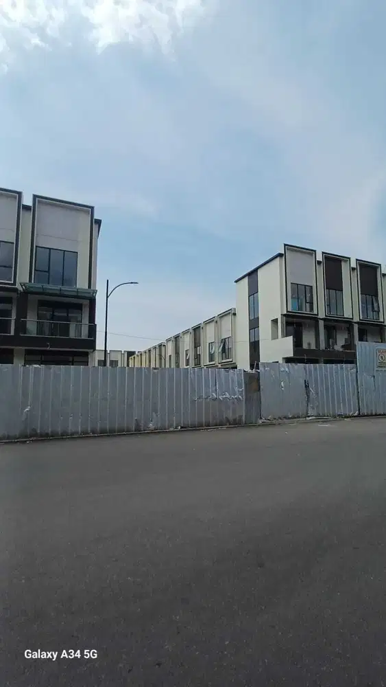 RUKO GANDENG 3 SORRENTO GRANDE EAST GADING SERPONG