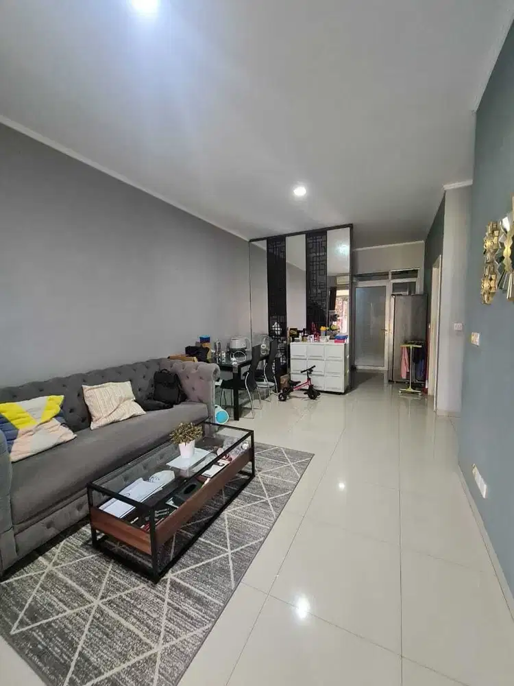 Cakep banget rumah suvarna sutera 700JTan Jual cepat
