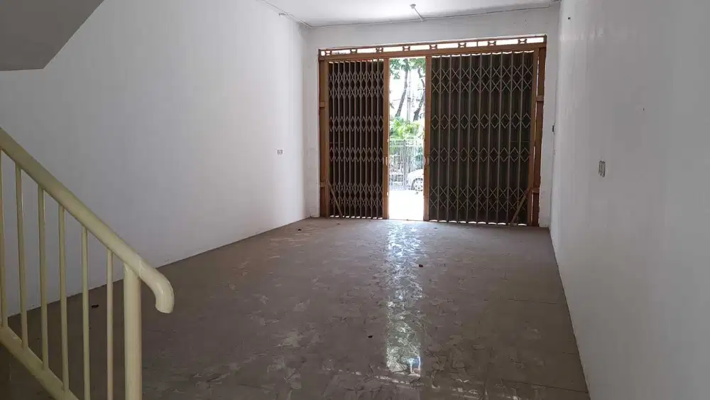 Sewa Ruko 3 setengah lantai Rungkut