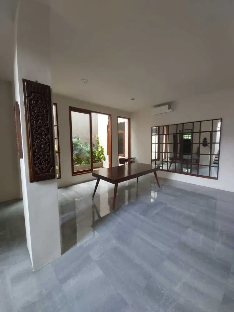 Jual Rumah siap huni ada pool simprug garden senayan Jaksel