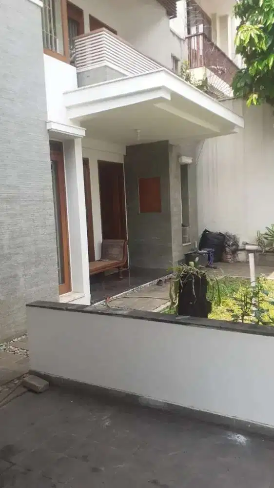 Sewa rumah siap huni furnish Jl. Benda Gandaria Kebayoran baru Jaksel