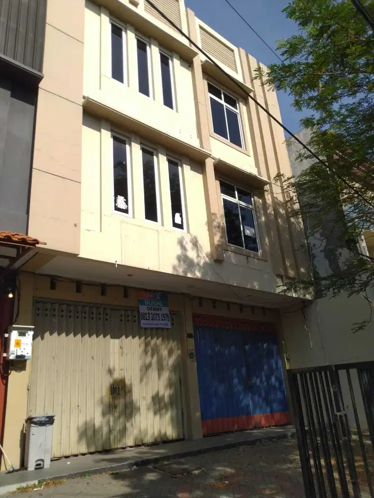 Ruko di jalan raya MERR, Surabaya Timur