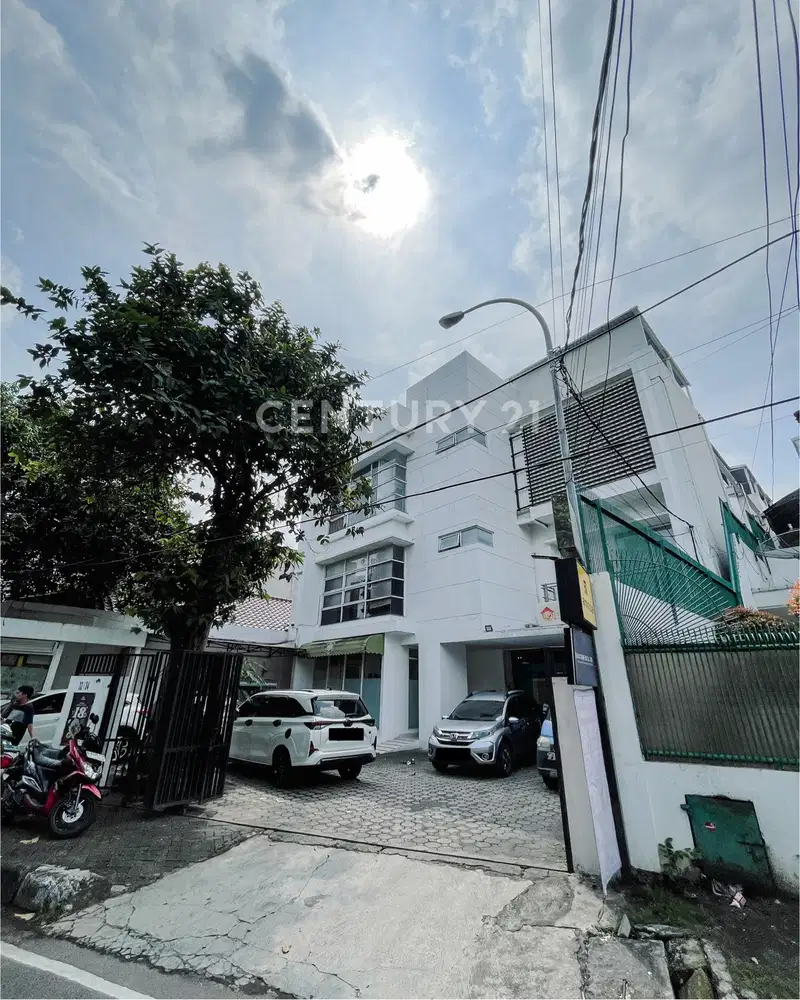 Gedung Komersial 3 Lantai + Rooftop Di Lokasi Strategis
