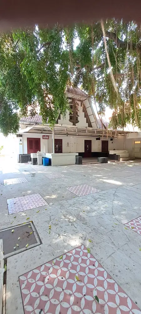 Dijual rumah model Kolonial di Jalan Progo