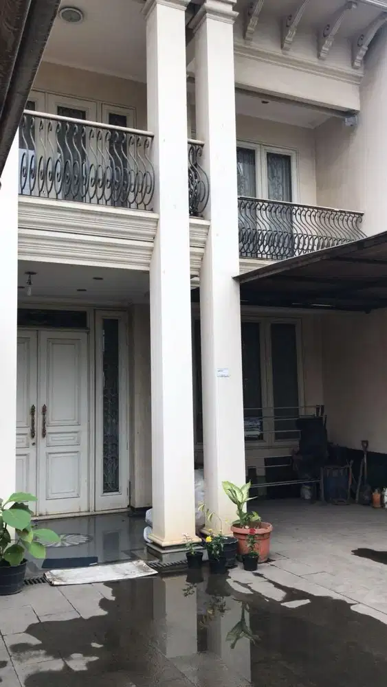 Dijual Rumah Komersial 2 Lantai – Lokasi Strategis dan  Potensi Tinggi