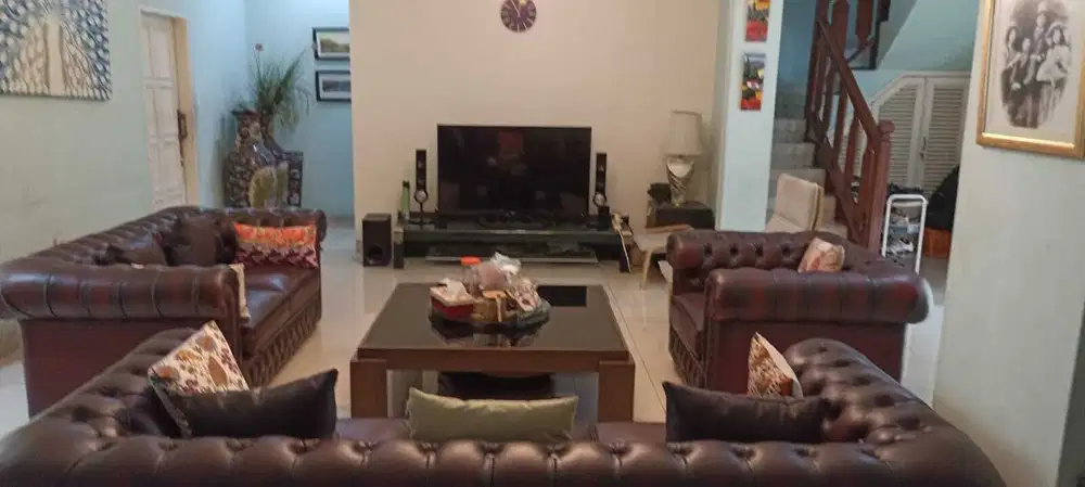 Rumah 2 Lantai Dalam Komplek Di Jakarta Selatan