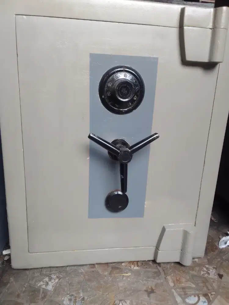 Jual murah Brankas untuk keamanan dokumen penting anda
