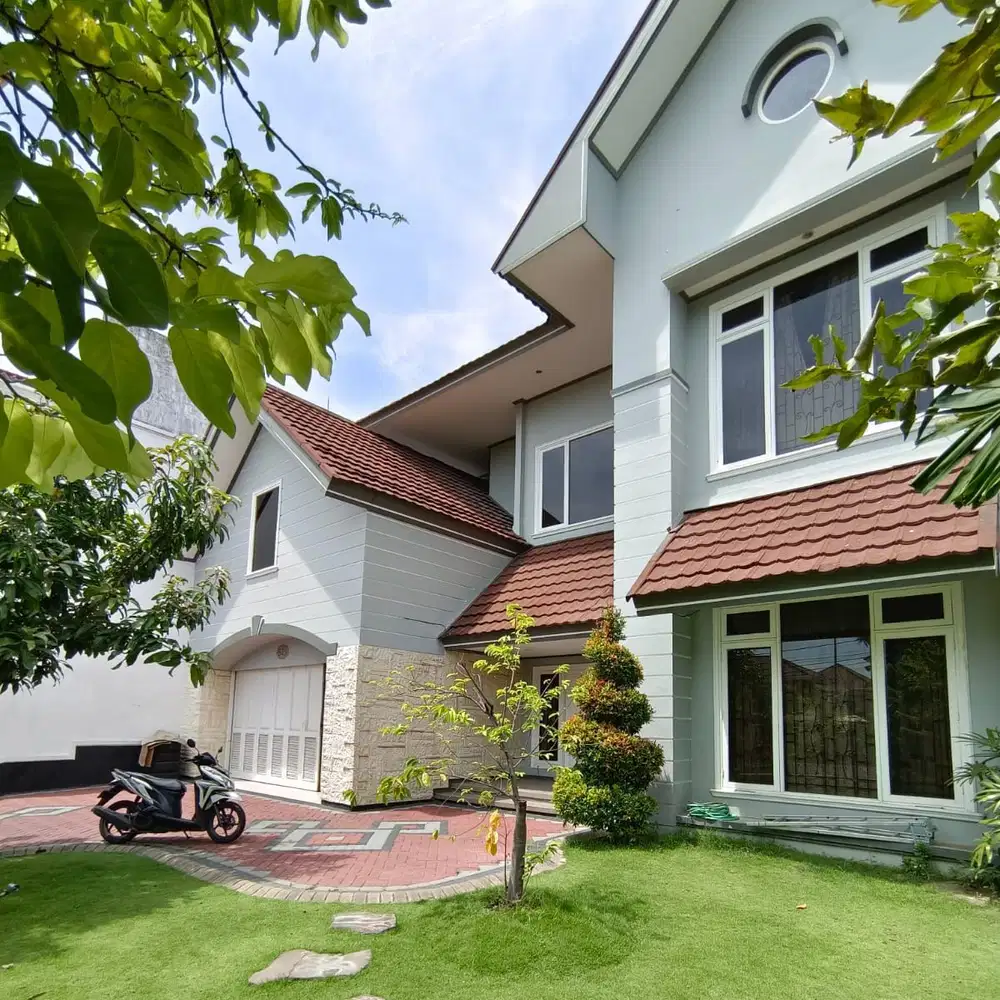 Rumah mewah dengan Pool di Jalan utama Araya tahap 1