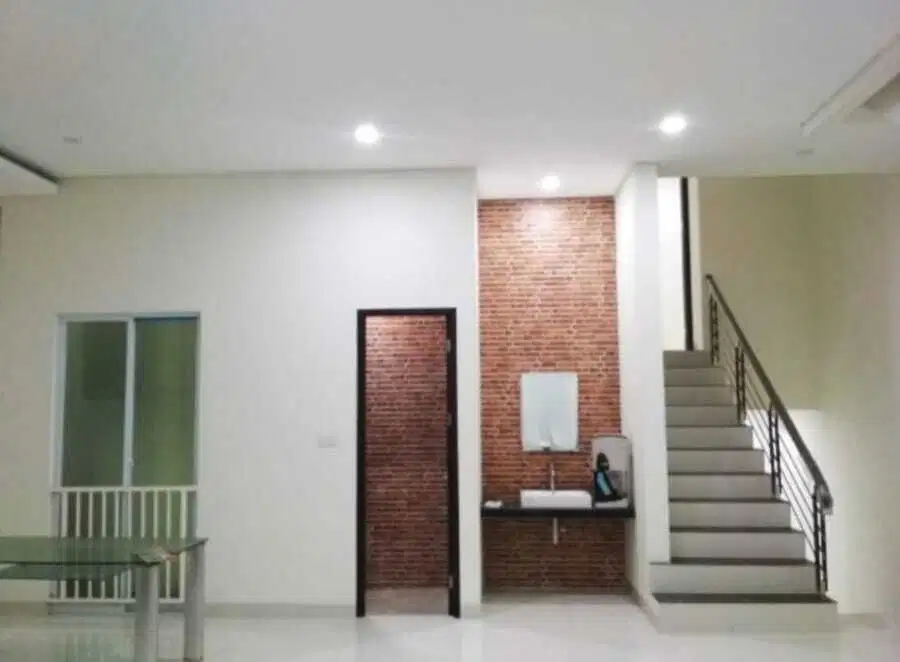 RUMAH DEPAN TAMAN TAMAN DIPONEGORO LIPPO KARAWACI