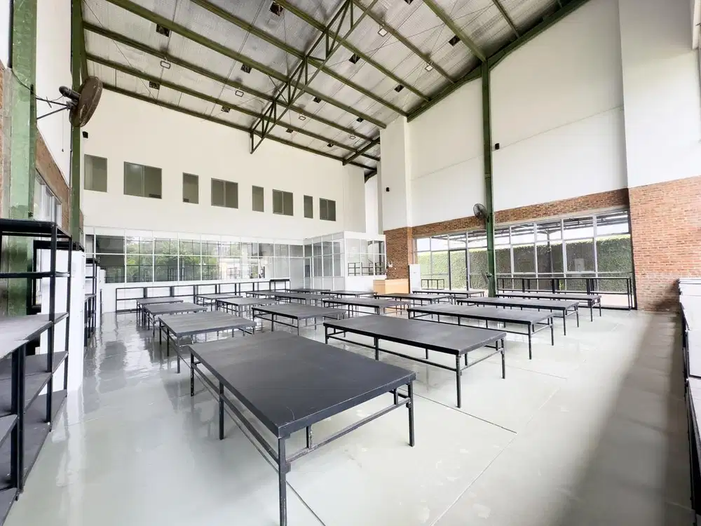 GEDUNG EX SHOWROOM MOBIL PINGGIR JALAN GADING SERPONG