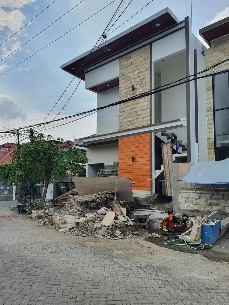 RUMAH SEMOLOWARU JL 12METER IMPIAN KELUARGA DEKAT MANYAR NGINDEN
