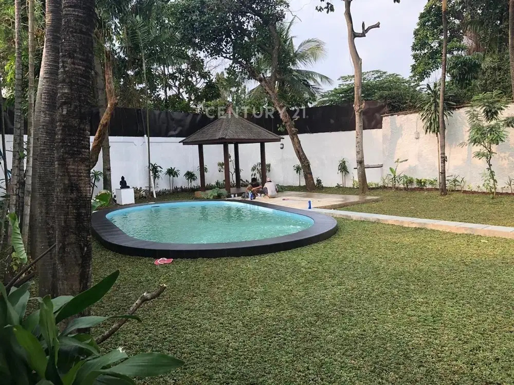 Disewakan Rumah Furnished Halaman Luas Di Kemang Jaksel AY16218